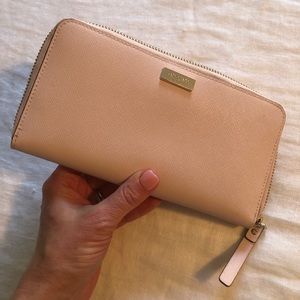 Kate Spade wallet. Like new!!